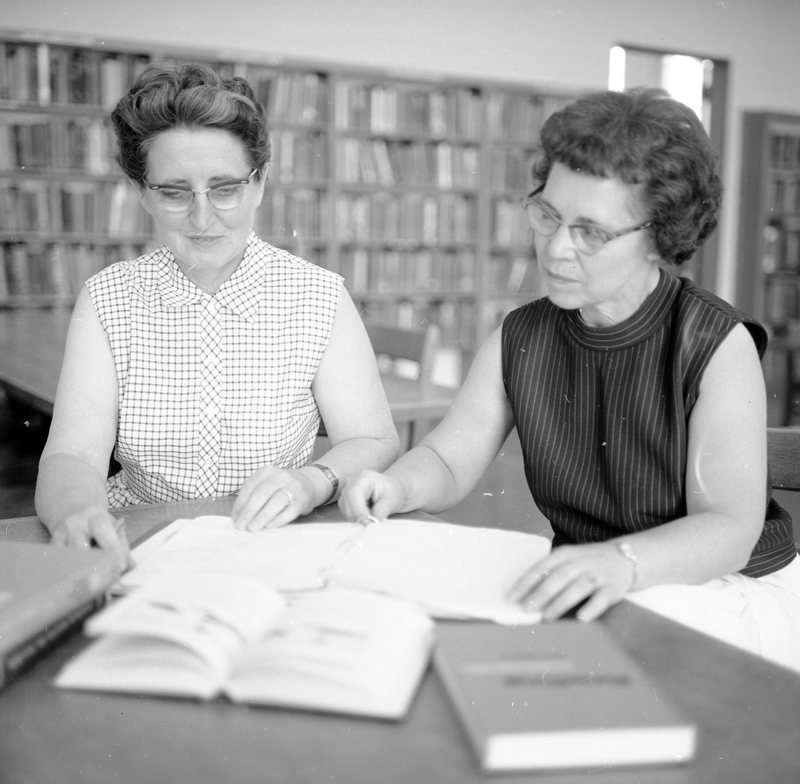 1968 Reading Institute, Library 01
