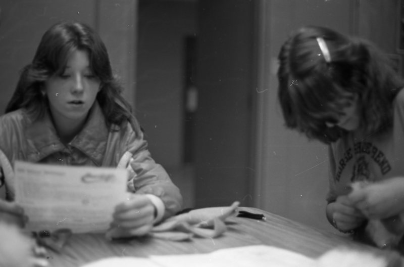 1981 Ackerman Elementary Sewing 06