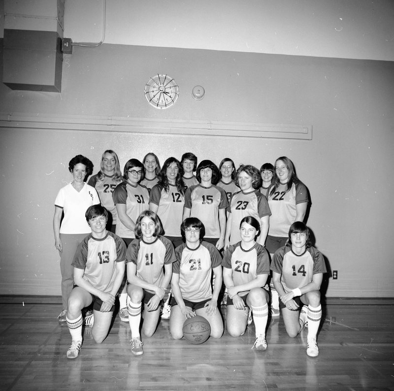 1973 Women's Basketball Team 01