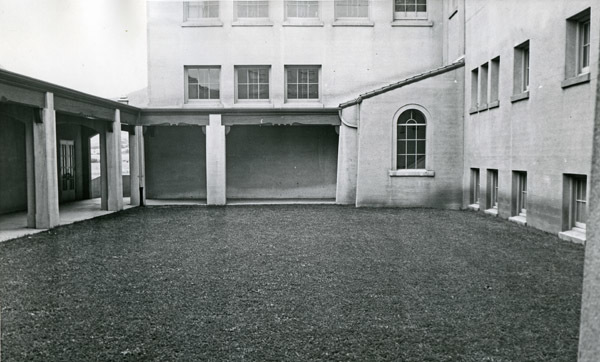 1938 Ackerman School Courtyard 2