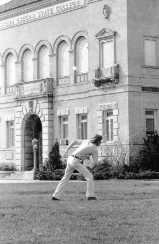 1976 Student, Frisbee 05