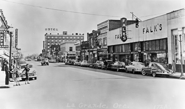 La Grande, Street Scene 25