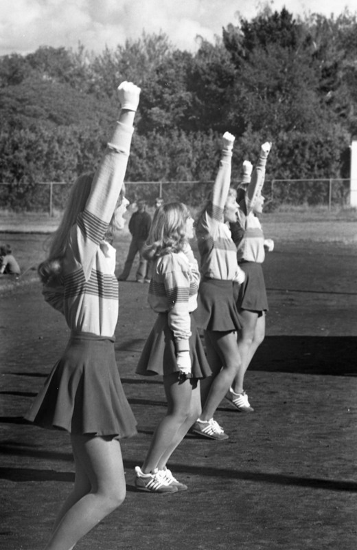 1977 Cheerleaders 07