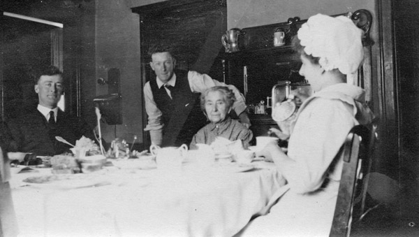 Reuter, Dining Room 6