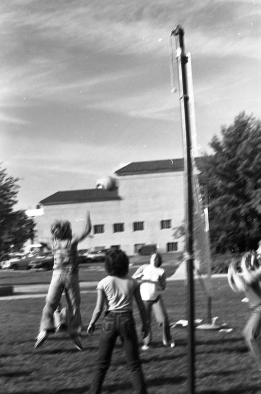 1981 Volleyball, New Students 15
