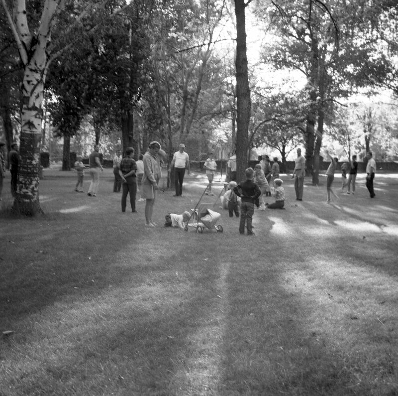 1967 Employees Picnic, Volleyball 04