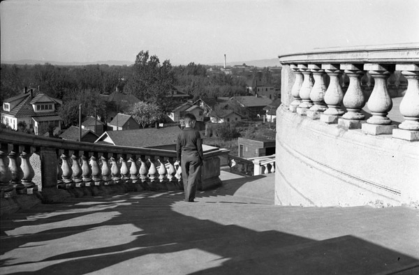 EOCE, Grand Staircase 2