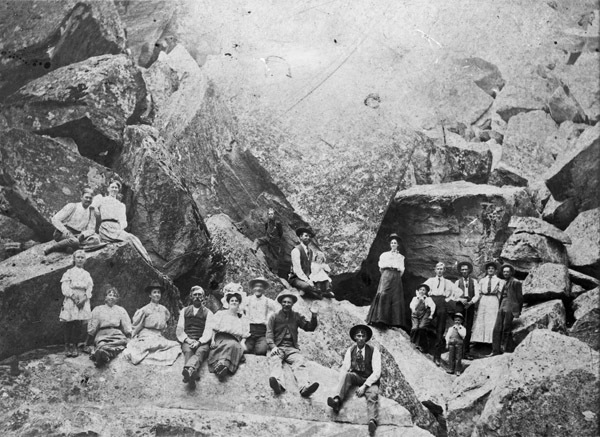 Elgin, Rock Wall