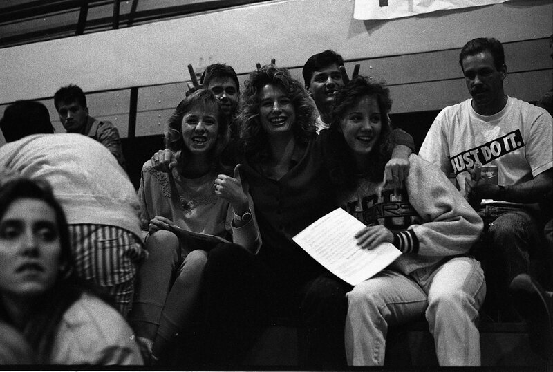1991 Women's Basketball, Lewis &amp; Clark at EOSC, Fans 02