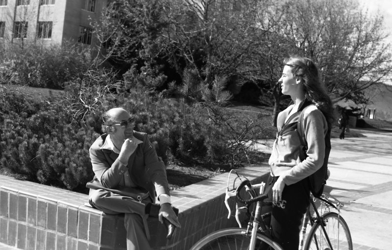 1981 Student, Consults Professor 04
