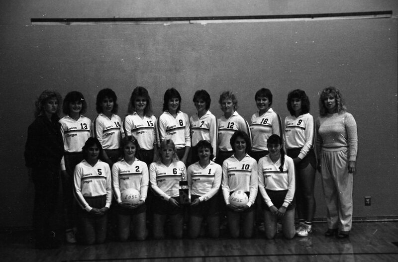 1985 Volleyball Team 01