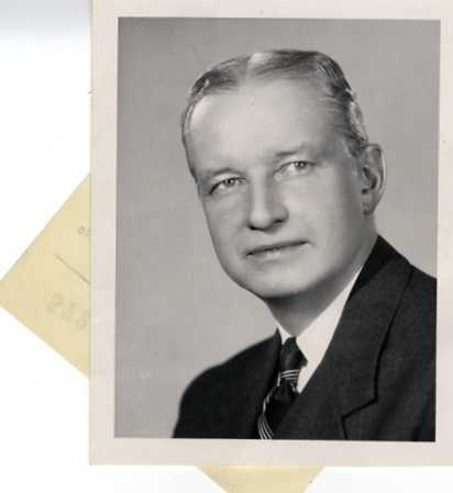 40's Employee, Roben Maaske 2
