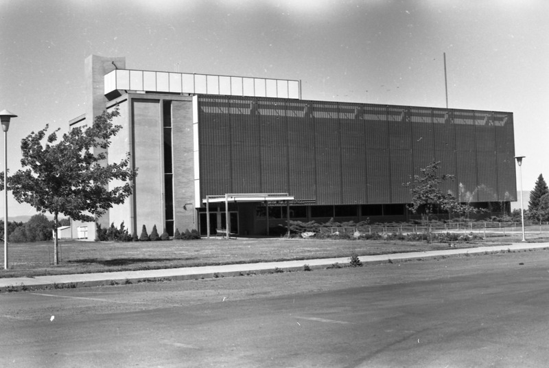 1976 Badgley Hall 02