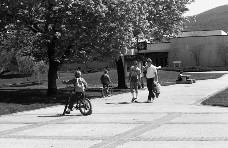1985 Students, May Outdoor Candid Shots 19