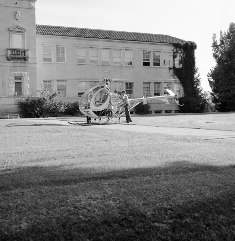 1967 Summer Graduation, Guest Arrival 04