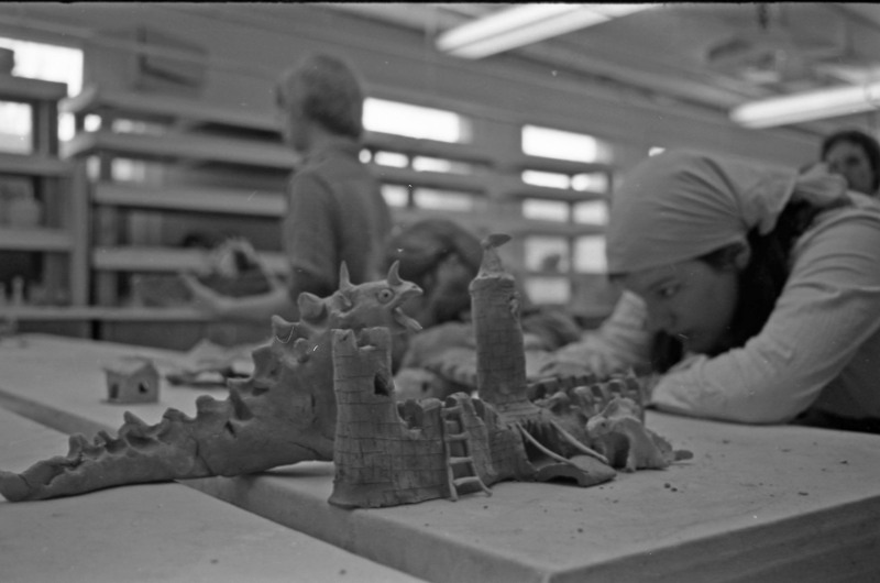 1976 Art, Ceramics Class 07
