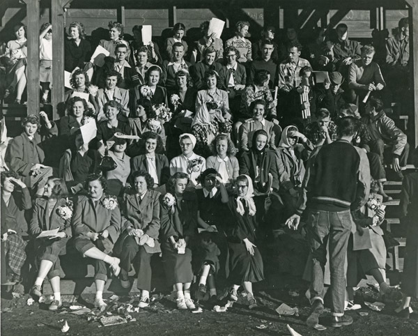 1949 Homecoming Crowd 2