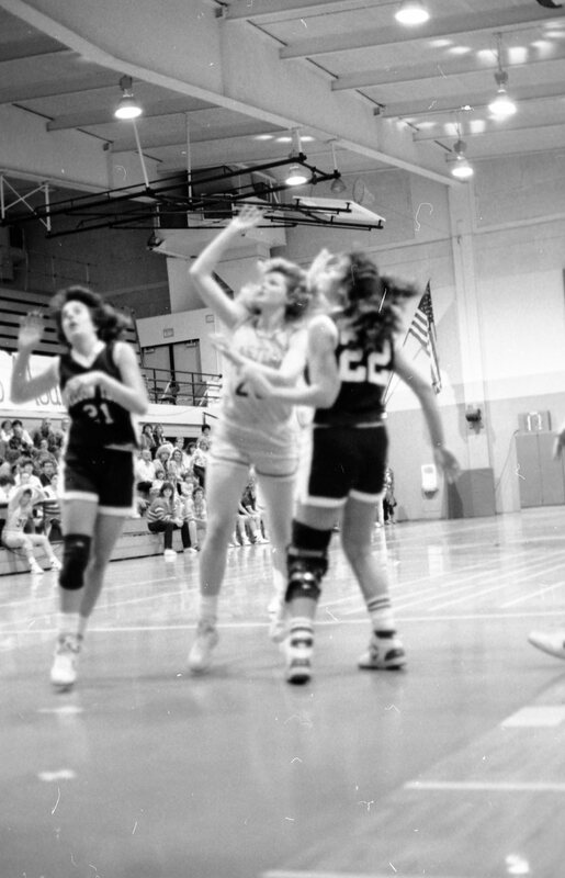 1988 Women's Basketball Action, Oregon Tech at EOSC 11
