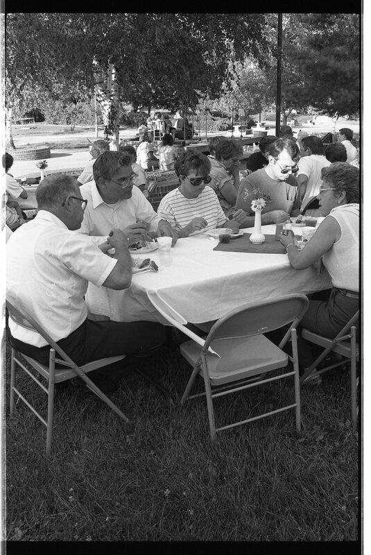 1989 Employees, BBQ 06