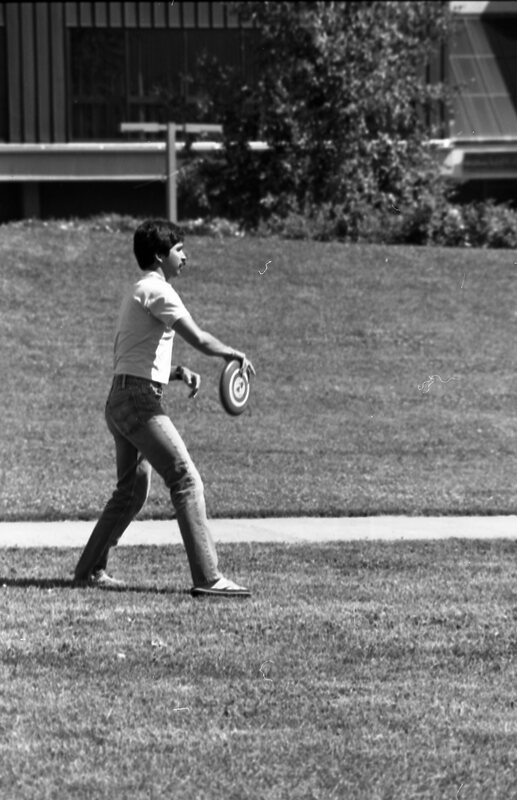1987 Student, Frisbee 02