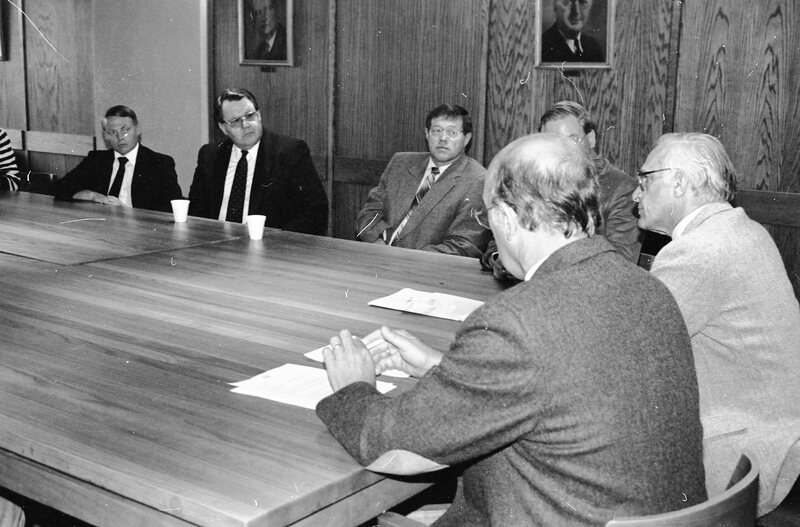1987 Meeting, Signing 09