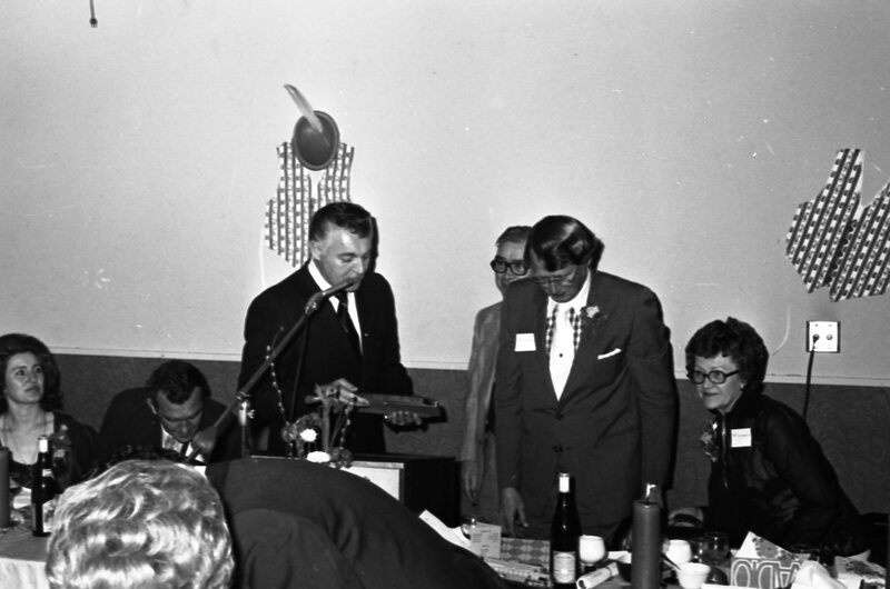 1977 Chamber of Commerce Awards Banquet, Carlos Easley 02