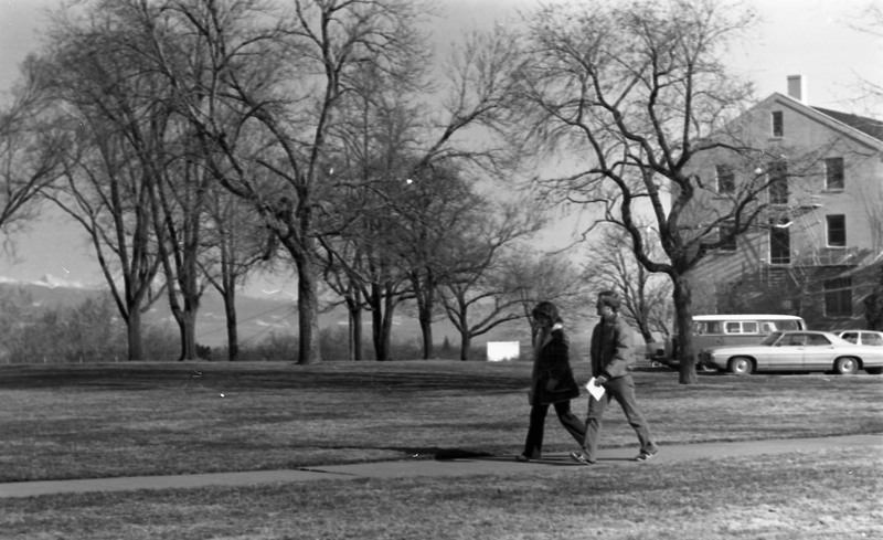 1976 Employees, Walking