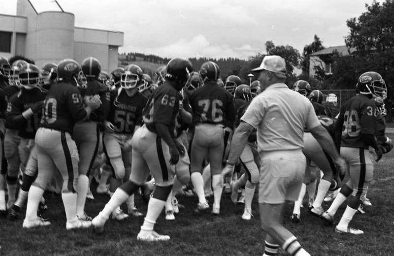 1980 Football, Pregame Warm-ups 03