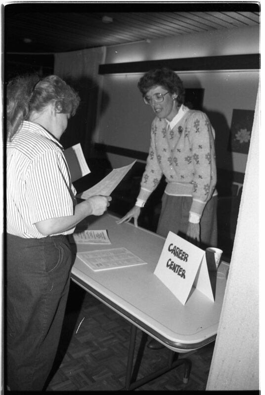 1990 Orientation, Career Center 03