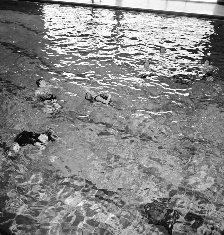 1972 Swimming Class 07