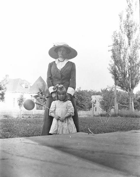 Reuter, Woman-A & Girl