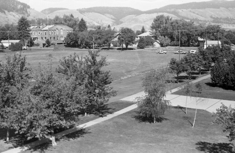 1984 Campus 09