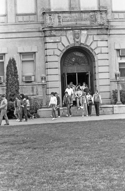 1986 Students & Employees, Walking 13