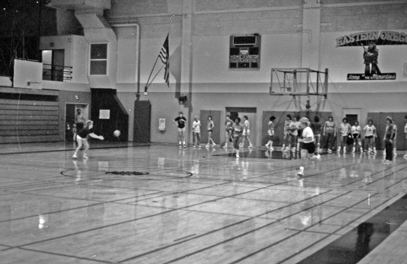 1985 Women's Basketball Practice 16