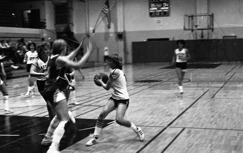 1982 Women's Basketball, EOSC vs. Oregon Tech, Action 02