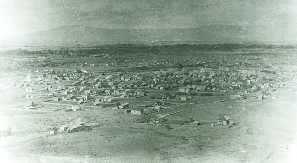 1900 La Grande, Hilltop View 04