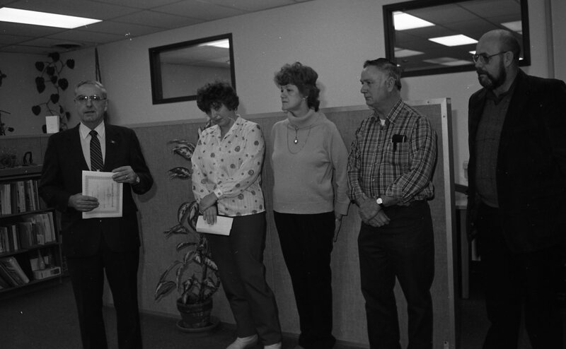 1986 Governor Governor Vic Atiyeh Honors Employee 13