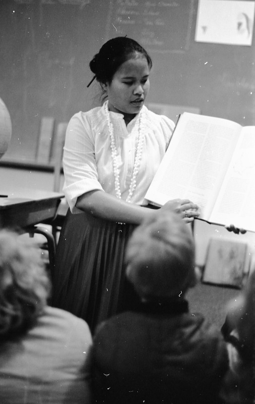 1981 Ackerman Elementary Classroom, Micronesian Program 12
