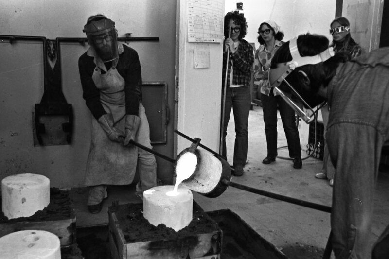 1977 Sculpture Class, Casting 08