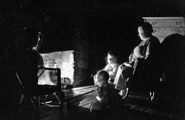 Cave Junction, Fireside