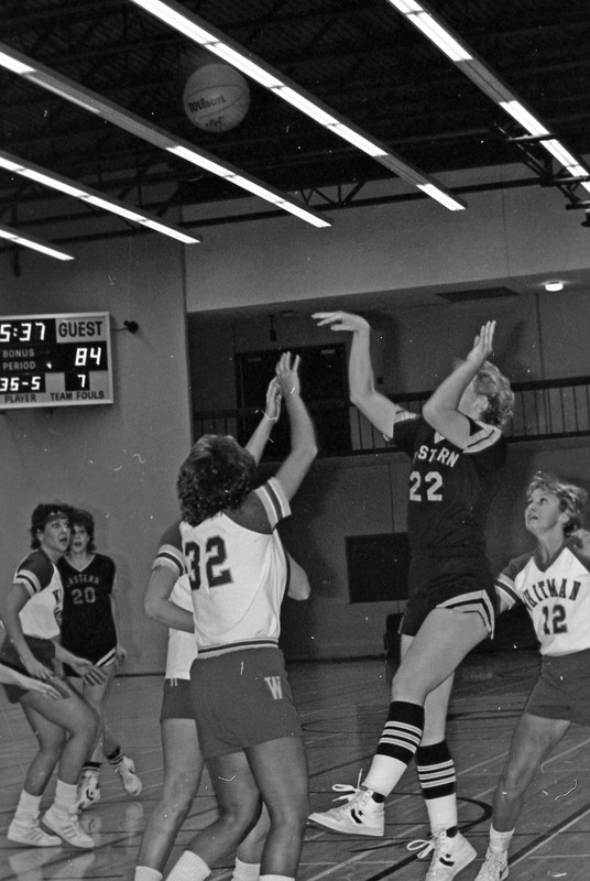 1984 Women's Basketball Action, EOSC vs. Whitman 08