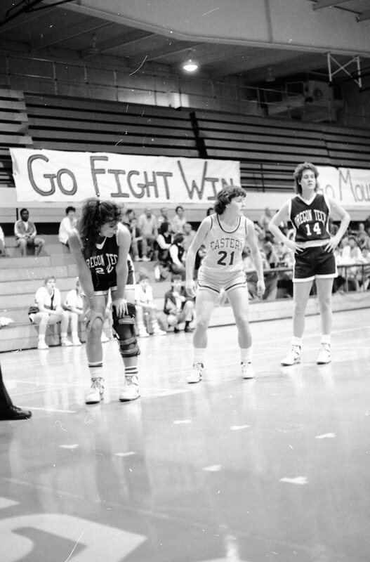 1988 Women's Basketball Action, Oregon Tech at EOSC 22