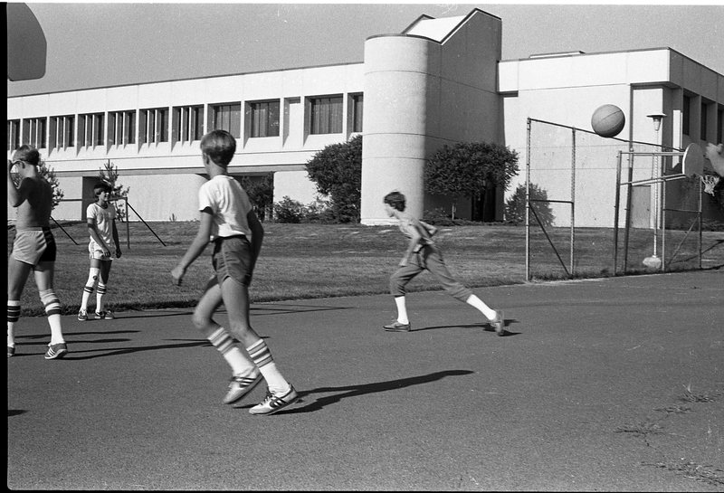 1981 Boys Basketball Camp 06