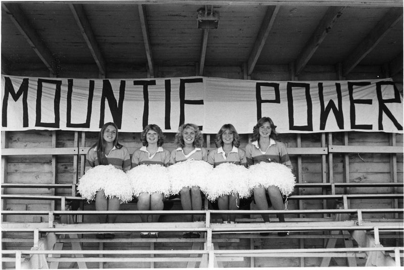 1977 Cheerleaders 03