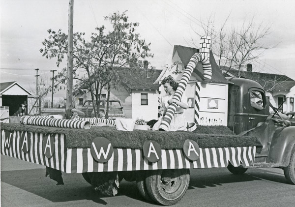 1949 Parade, WAA Float