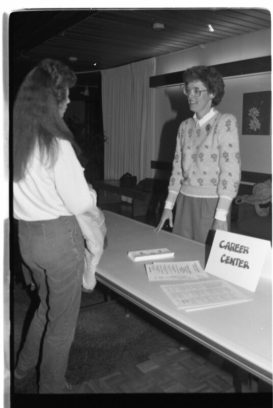 1990 Orientation, Career Center 05