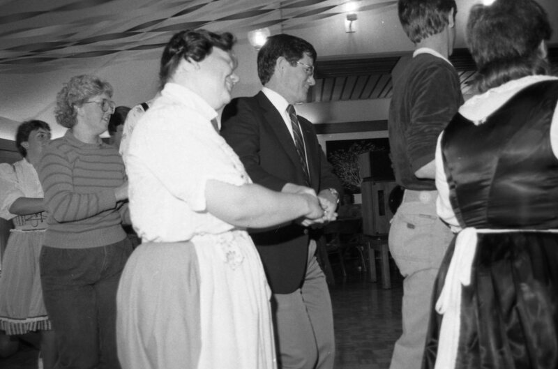 1985 Octoberfest, Folk Dancing Guests 02