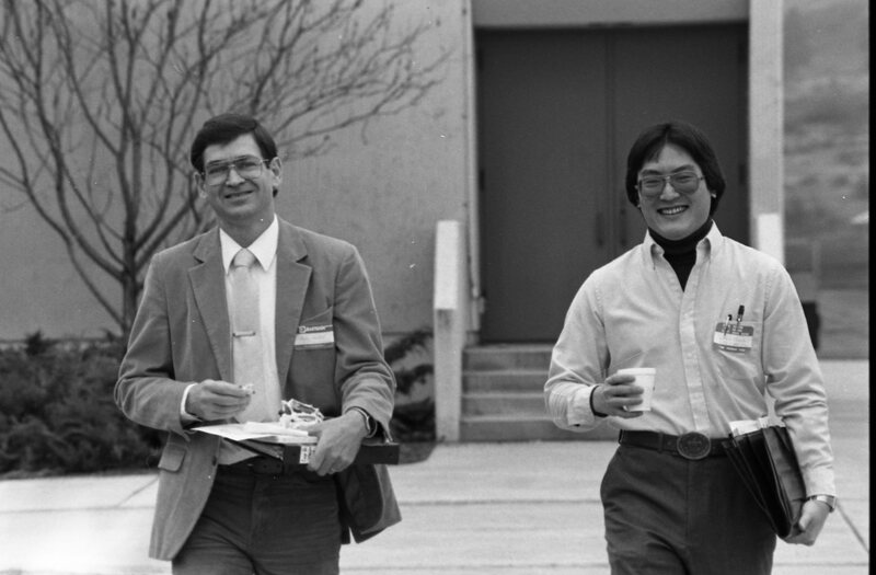 1986 Employees, Walking 02
