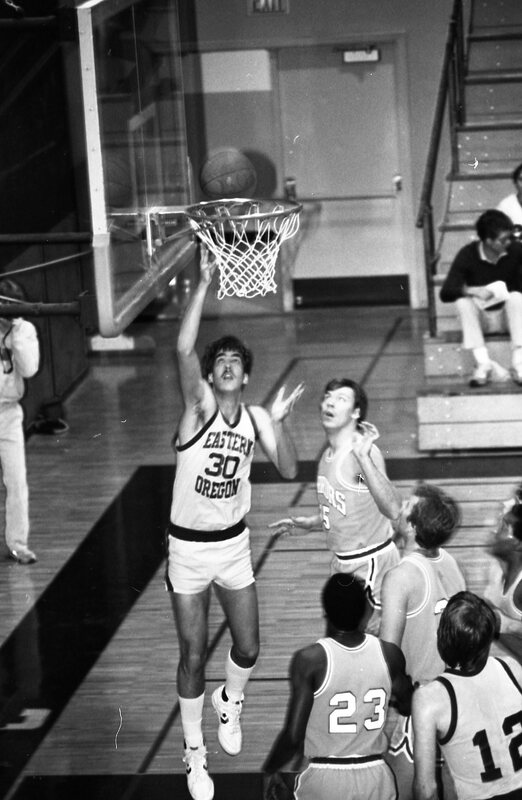 1984 Basketball Action, EOSC vs. LCSC 05