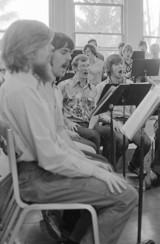 1975 Choir, Christmas Concert Practice 02